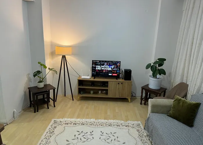 Great Location And Cozy House!
